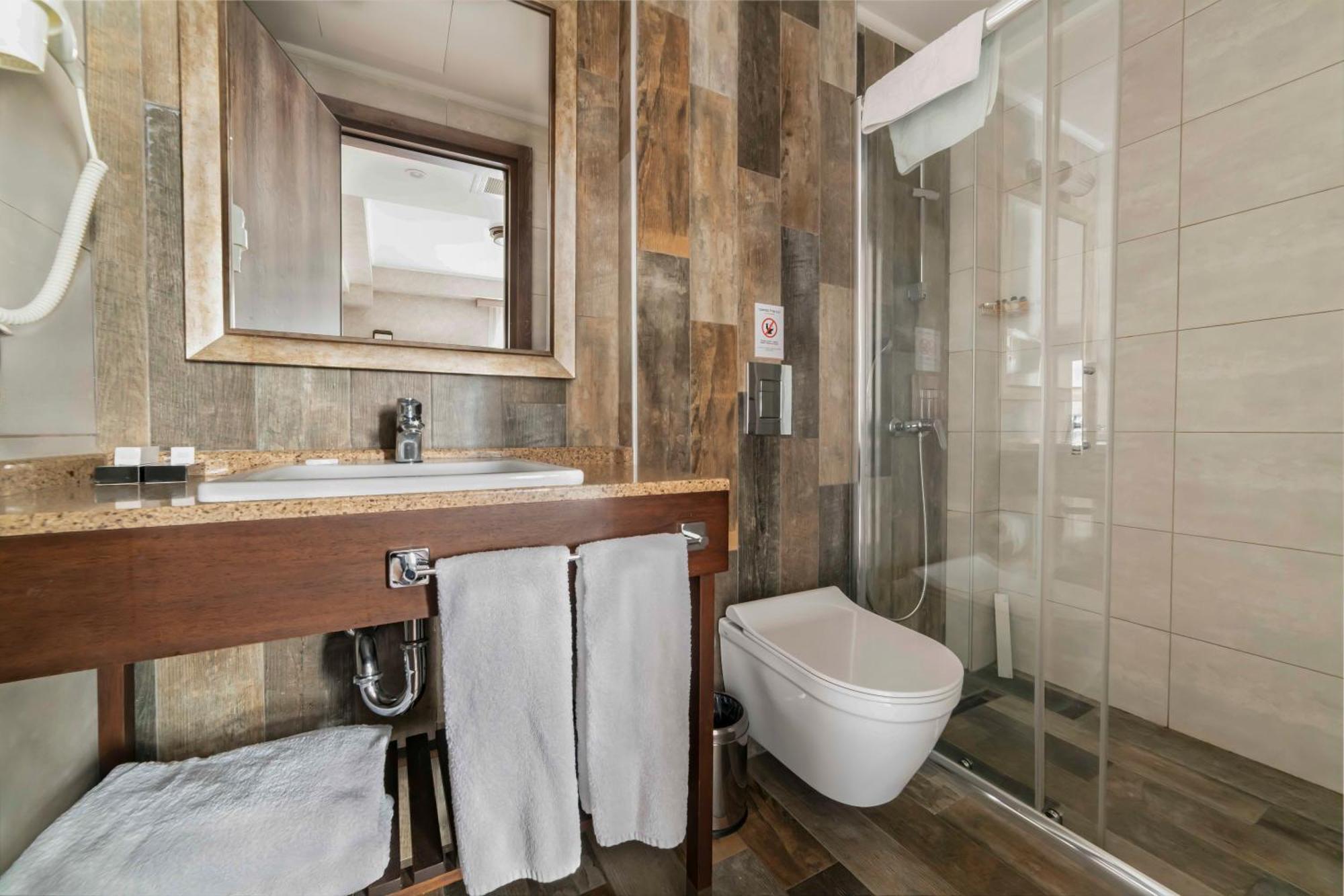 Castle Franco Suites Истанбул Екстериор снимка