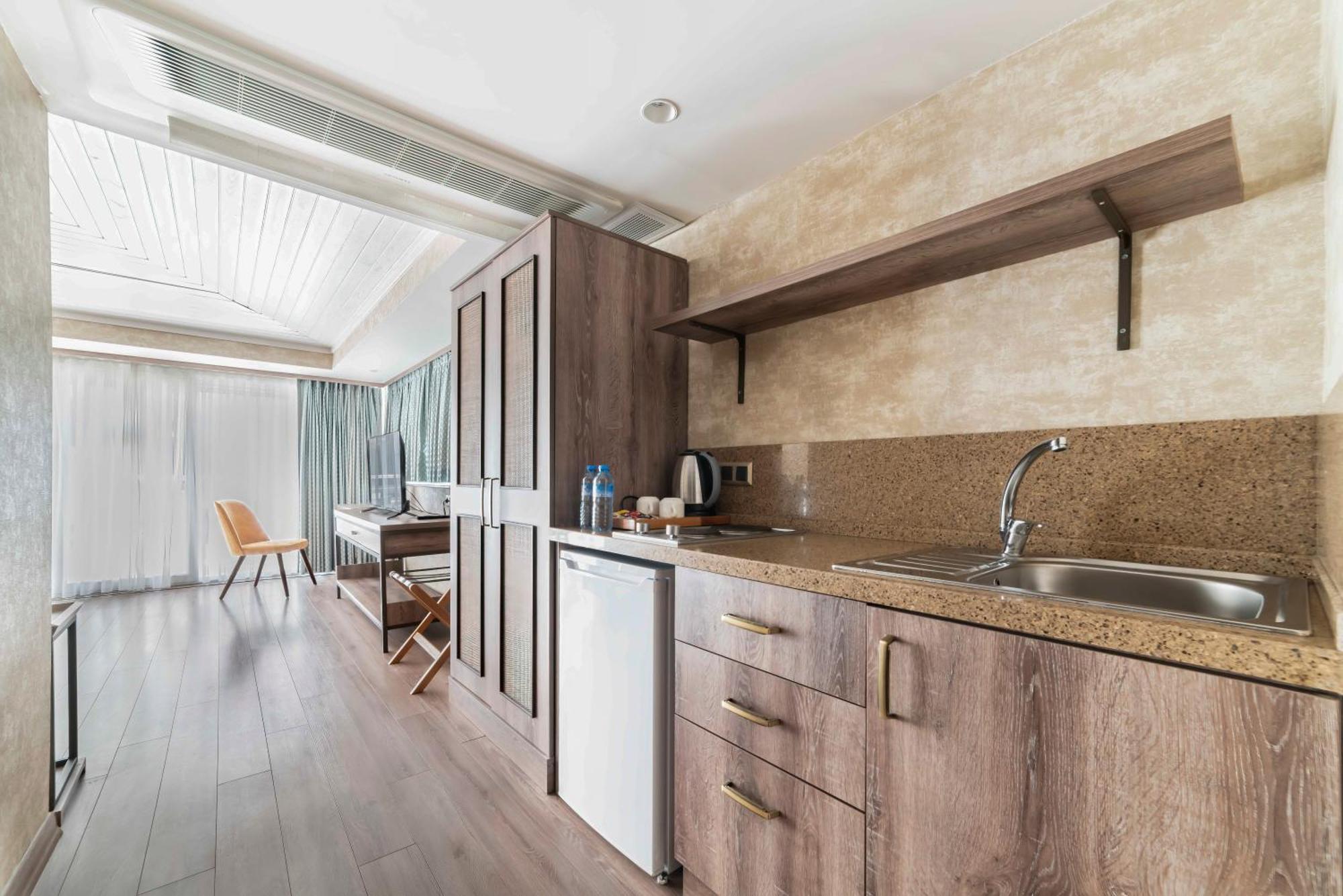 Castle Franco Suites Истанбул Екстериор снимка