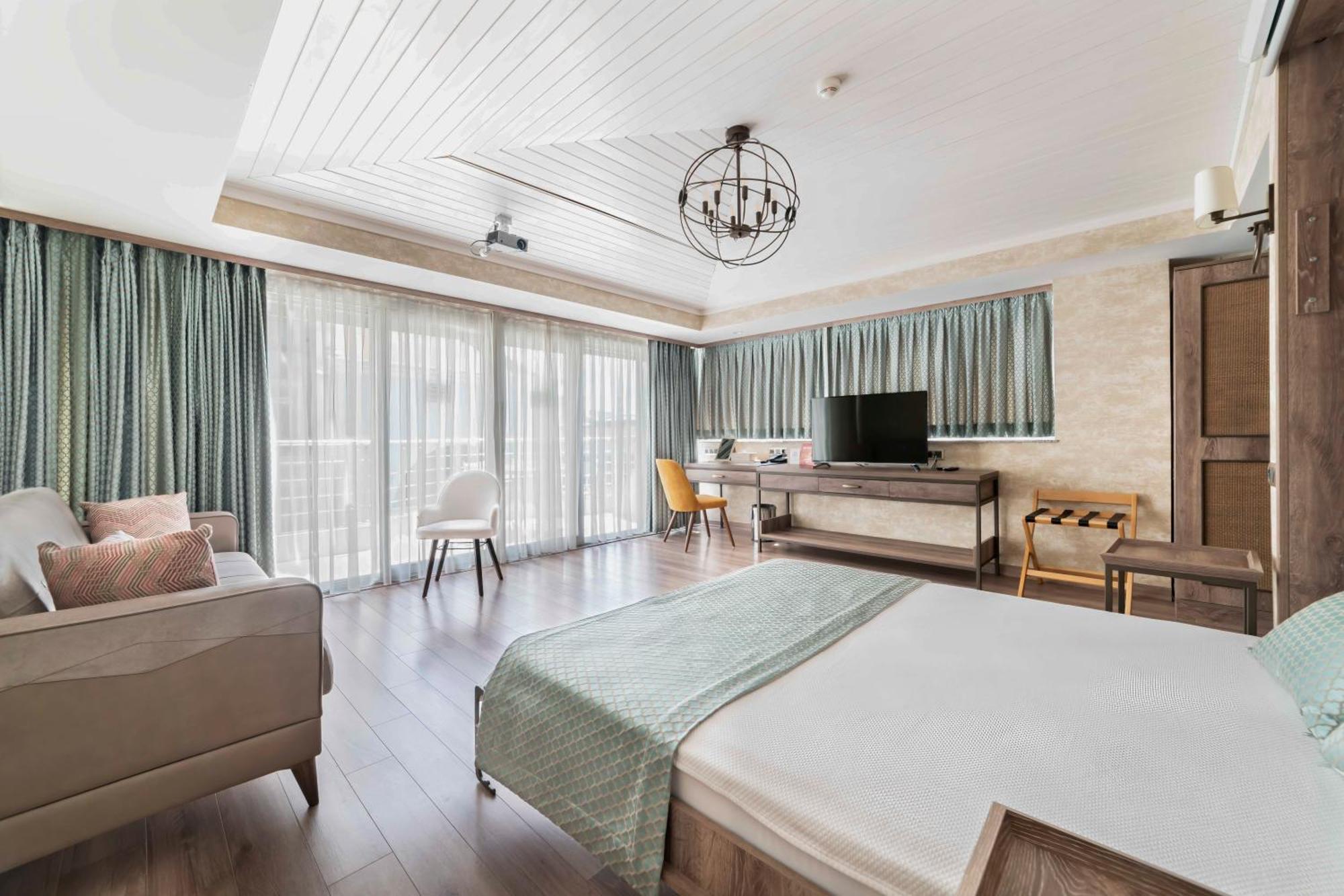Castle Franco Suites Истанбул Екстериор снимка