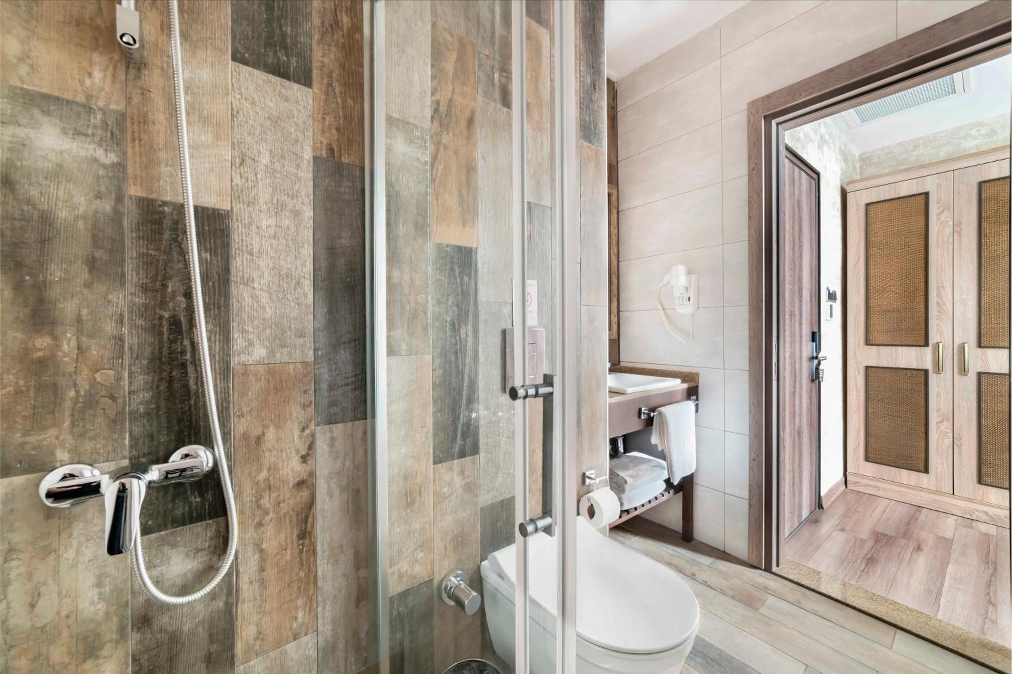 Castle Franco Suites Истанбул Екстериор снимка