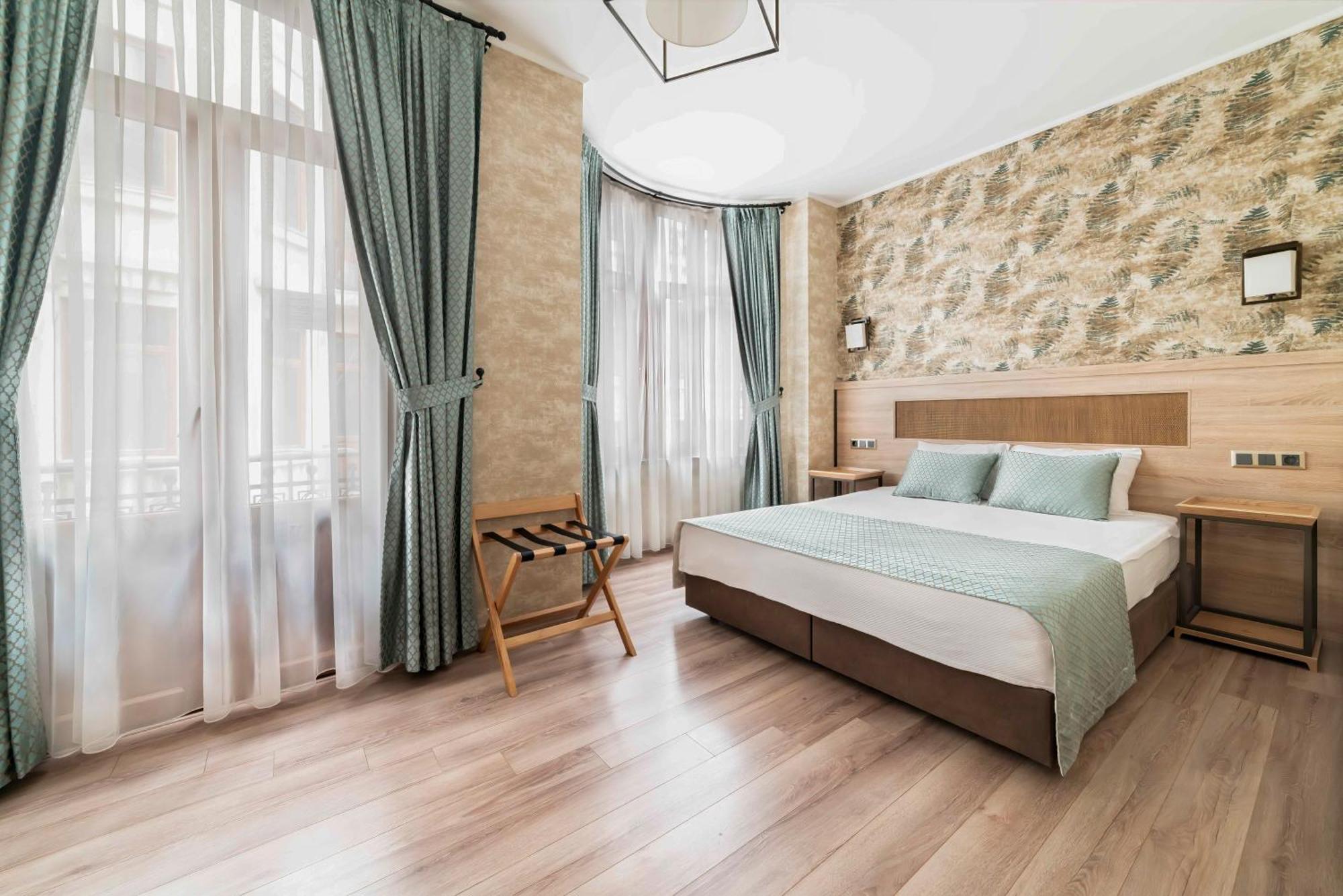 Castle Franco Suites Истанбул Екстериор снимка