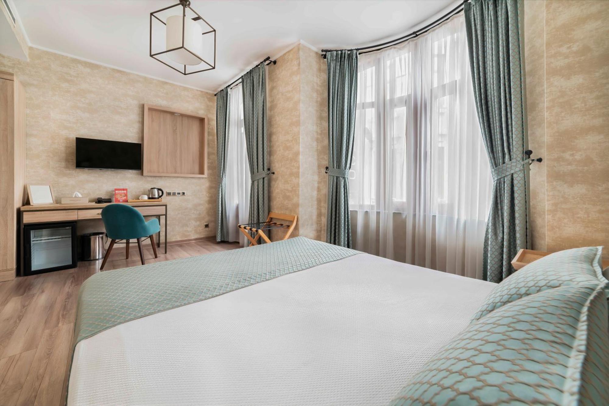 Castle Franco Suites Истанбул Екстериор снимка