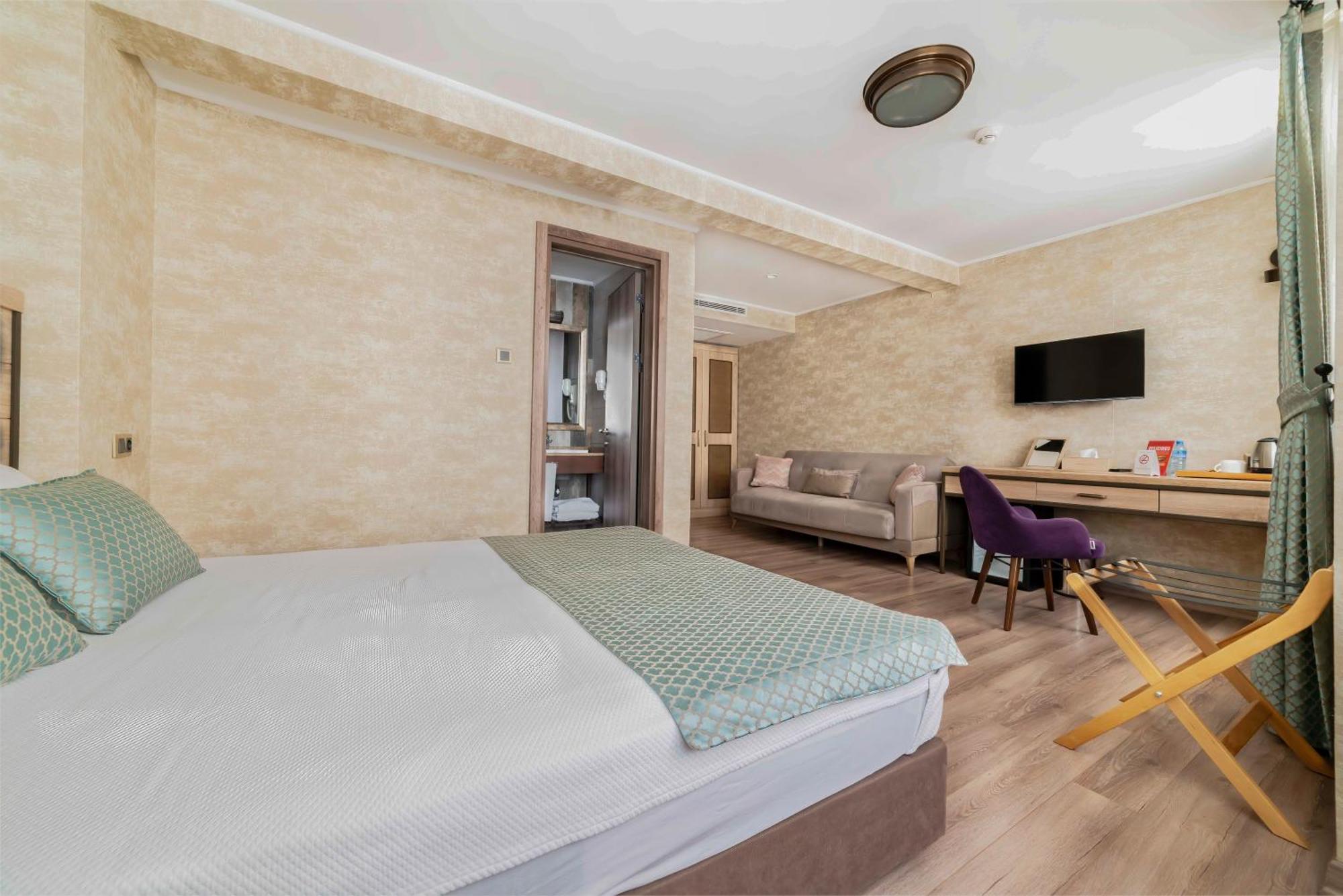 Castle Franco Suites Истанбул Екстериор снимка
